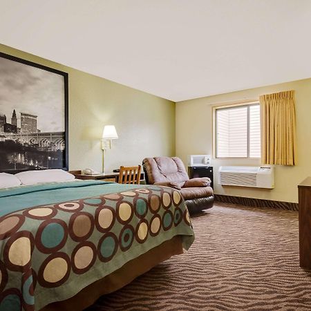 Super 8 By Wyndham Mentor/Cleveland Area Hotel Exterior photo