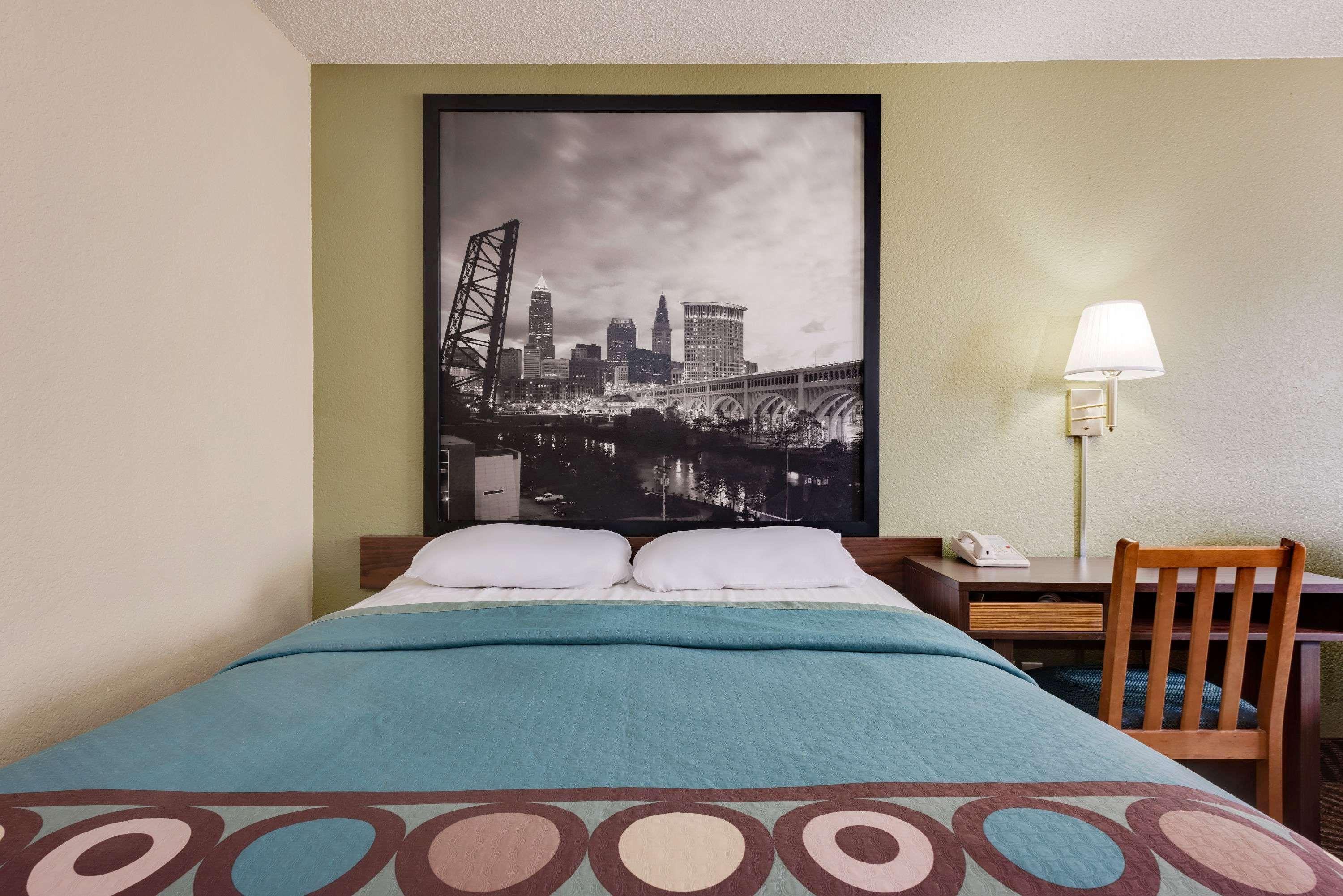 Super 8 By Wyndham Mentor/Cleveland Area Hotel Exterior photo