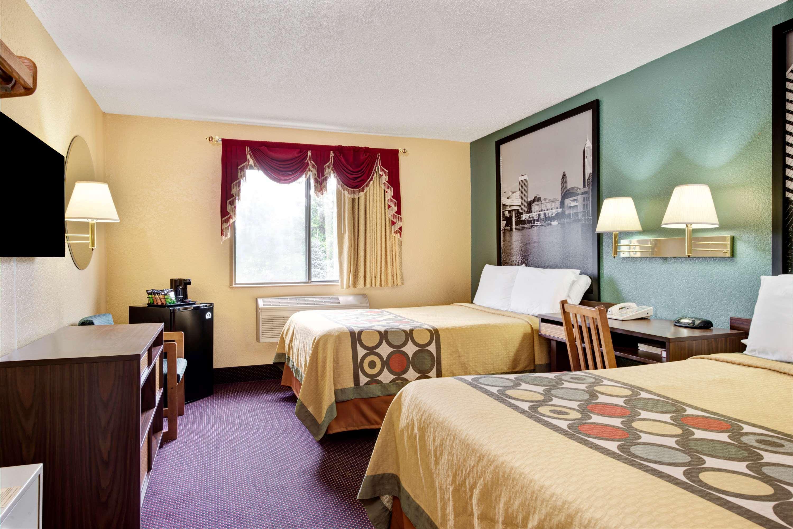 Super 8 By Wyndham Mentor/Cleveland Area Hotel Exterior photo