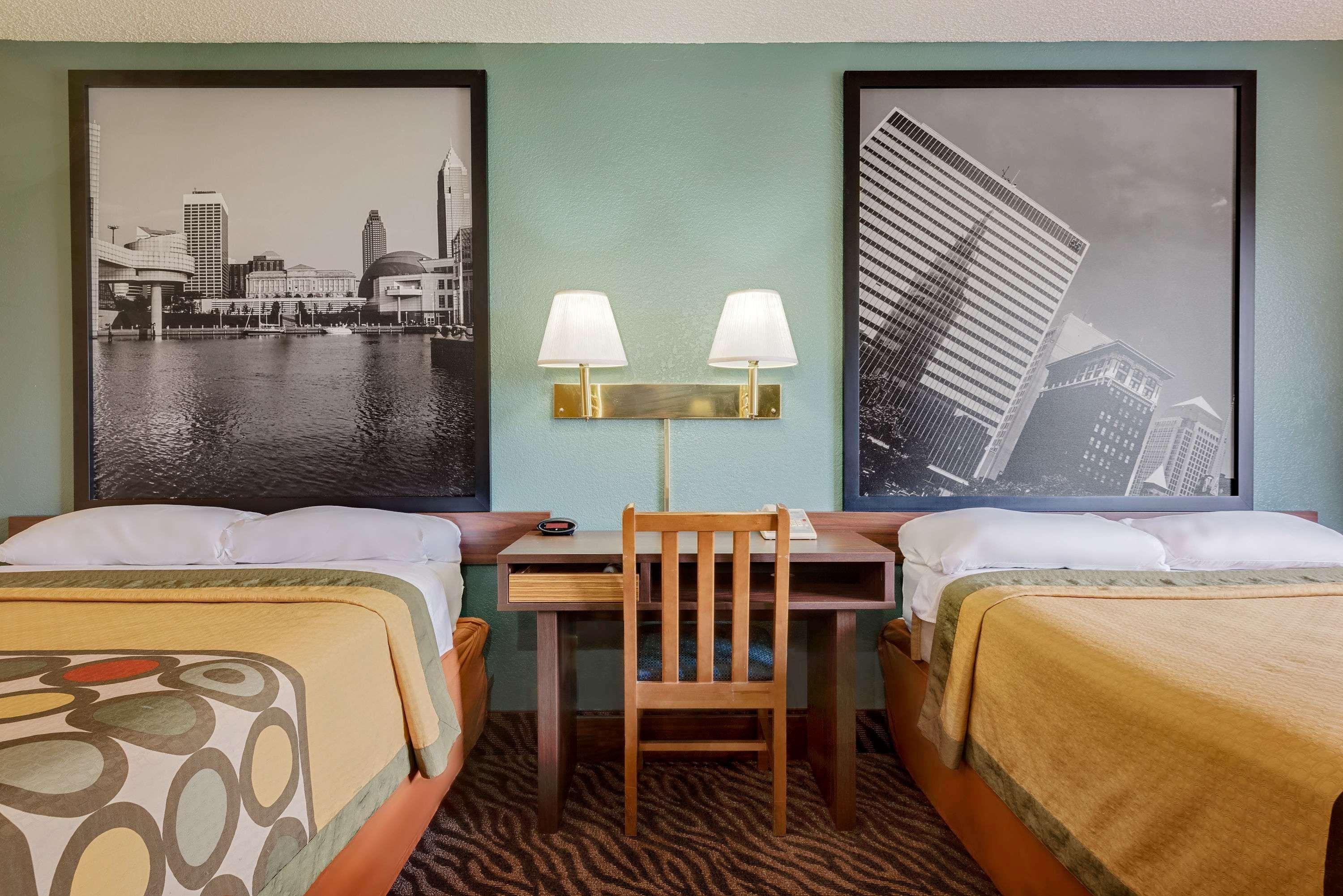 Super 8 By Wyndham Mentor/Cleveland Area Hotel Exterior photo