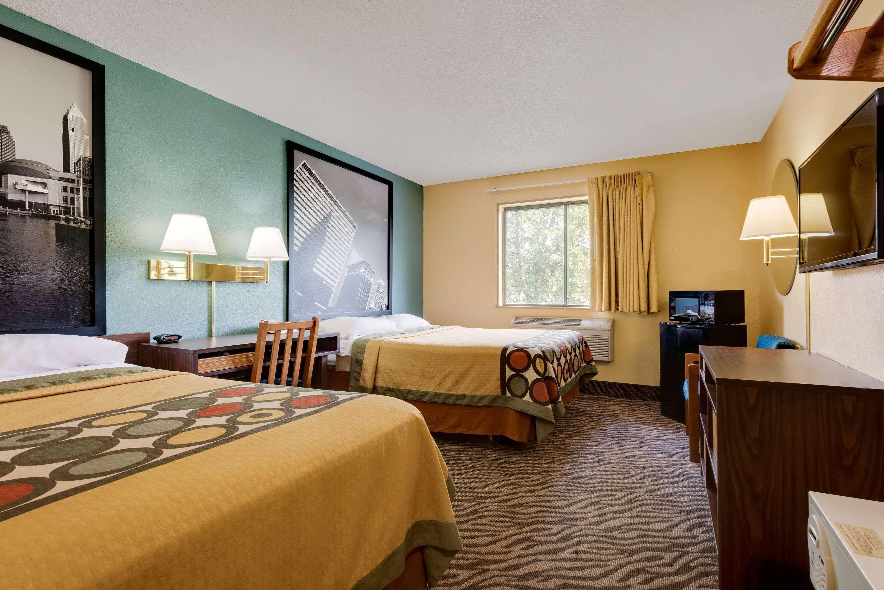 Super 8 By Wyndham Mentor/Cleveland Area Hotel Exterior photo