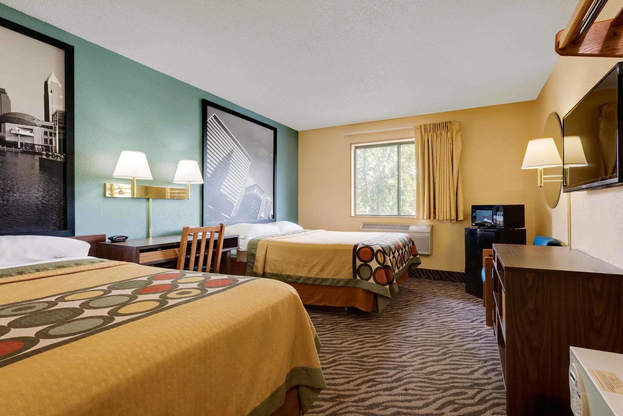 Super 8 By Wyndham Mentor/Cleveland Area Hotel Exterior photo